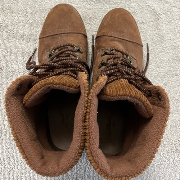 Fall Winter Boots sweater collar leatherVibram soles Size 8 1/2 Universal Thread - Picture 3 of 8